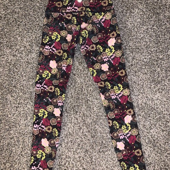 DISCONTINUED Lululemon Women's Floral Align Leggings Black/Multi - Picture 3 of 4